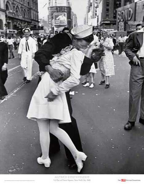 kissing a sailor in Times Square at the end of World War II, has died.